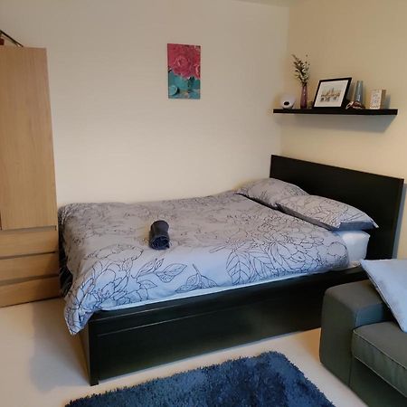 Double Room In A Top Floor Shared Apartment Northampton Dış mekan fotoğraf