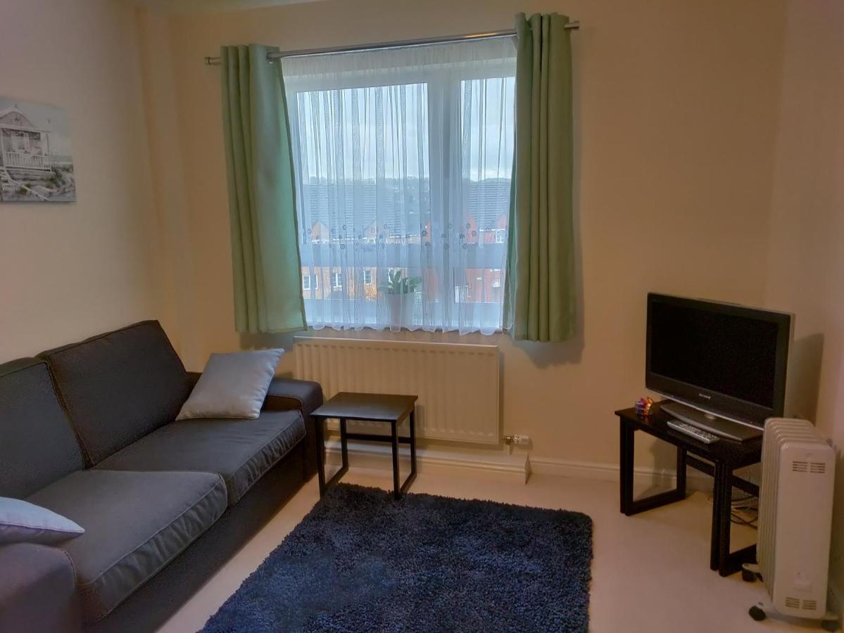 Double Room In A Top Floor Shared Apartment Northampton Dış mekan fotoğraf