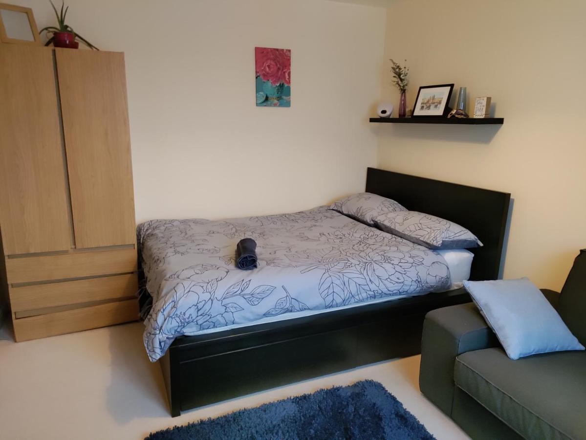 Double Room In A Top Floor Shared Apartment Northampton Dış mekan fotoğraf