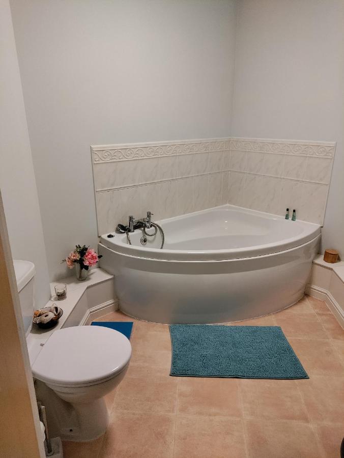 Double Room In A Top Floor Shared Apartment Northampton Dış mekan fotoğraf