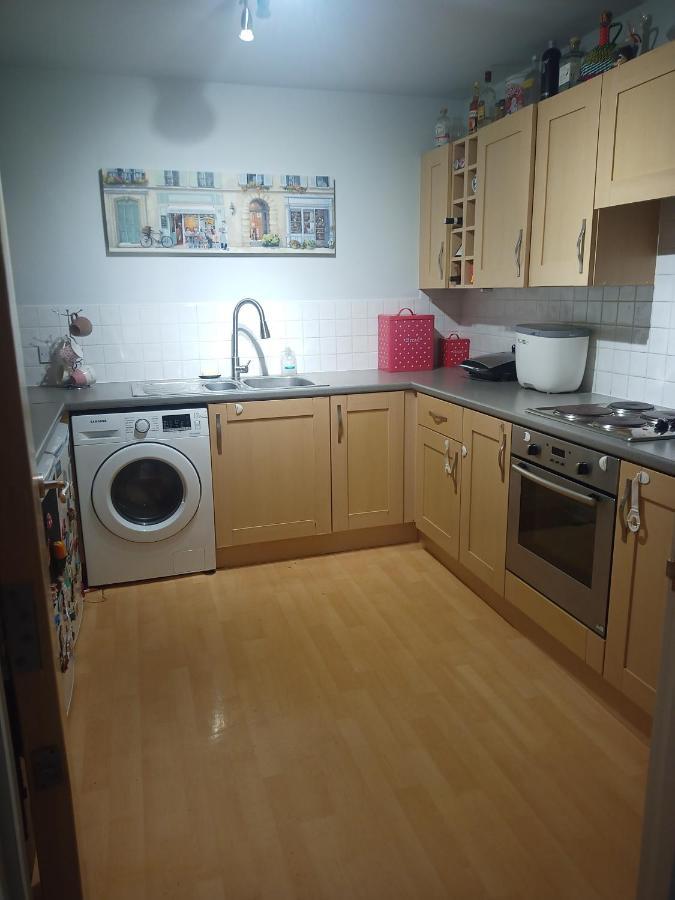 Double Room In A Top Floor Shared Apartment Northampton Dış mekan fotoğraf